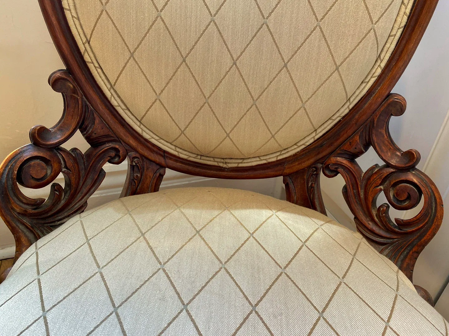 ⭐️Original antique Victorian hand carved walnut Ladies Chair⭐️ image indicator(5)