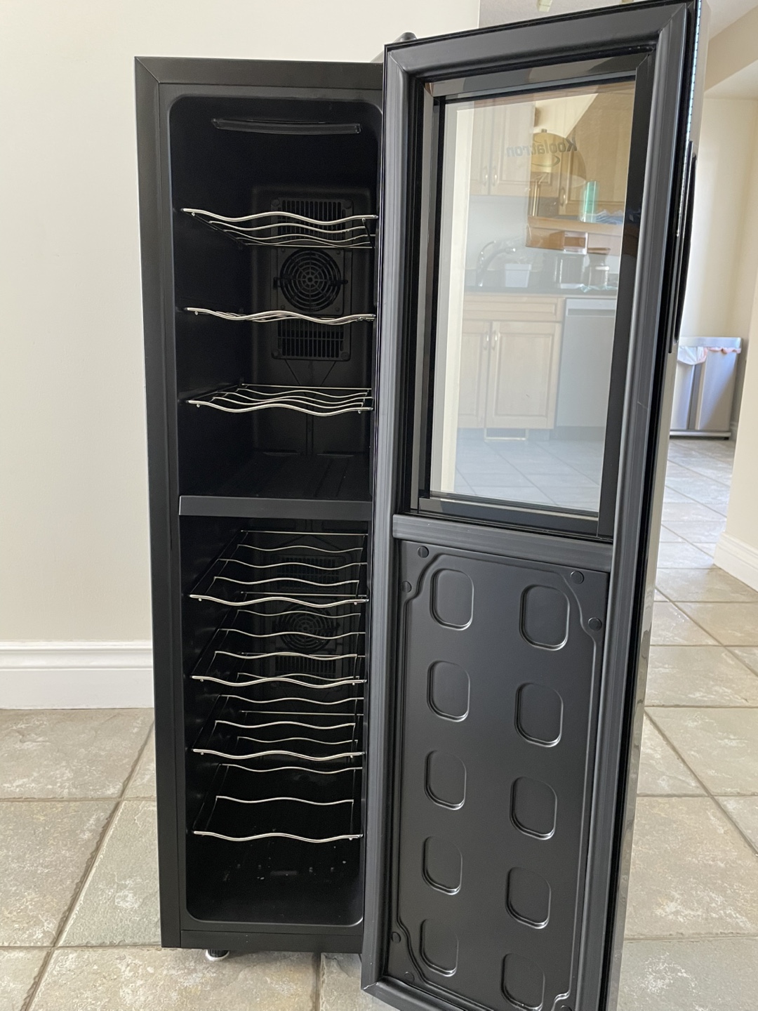 Wine Cooler (wine refrigerator) - photo 2
