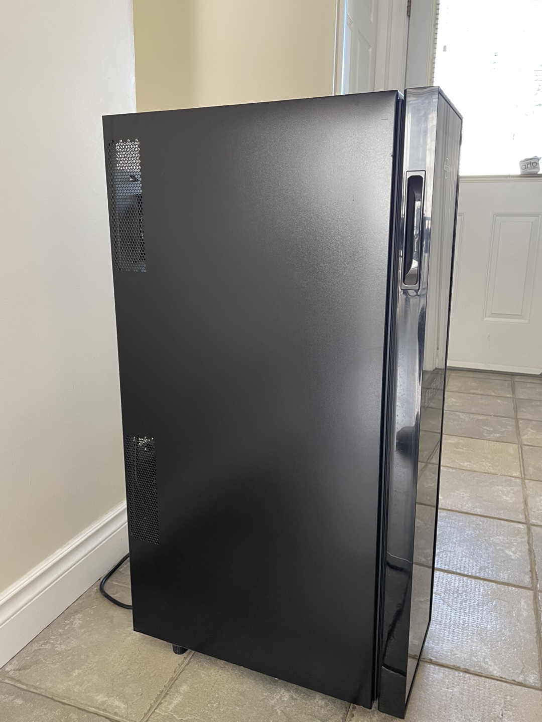 Wine Cooler (wine refrigerator) - photo 3