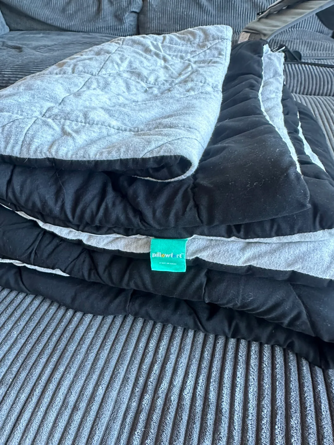 FREE Twin Size Pillowfort Black & Gray Quilted Comforter thumbnail