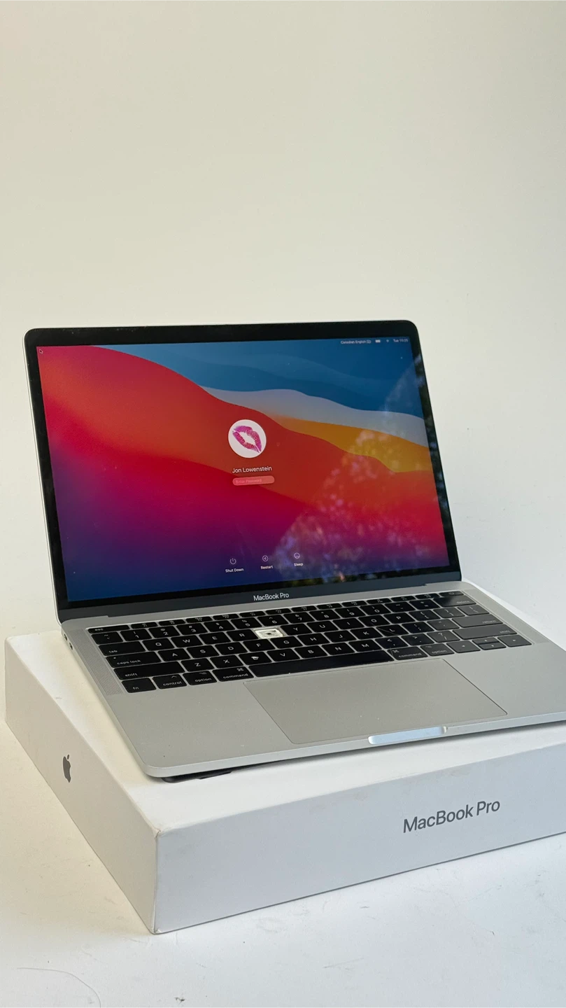 2017 Apple 13 inch MacBook Pro Laptop - photo 3