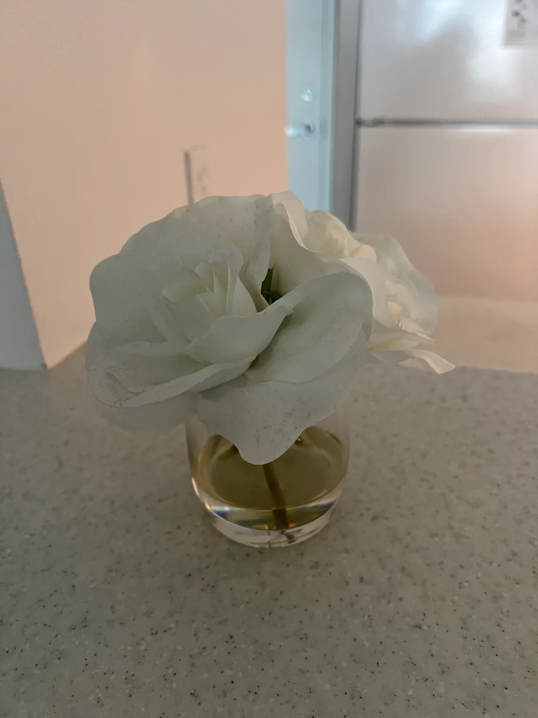 Artificial White Flowers in Glass Vase image indicator(2)