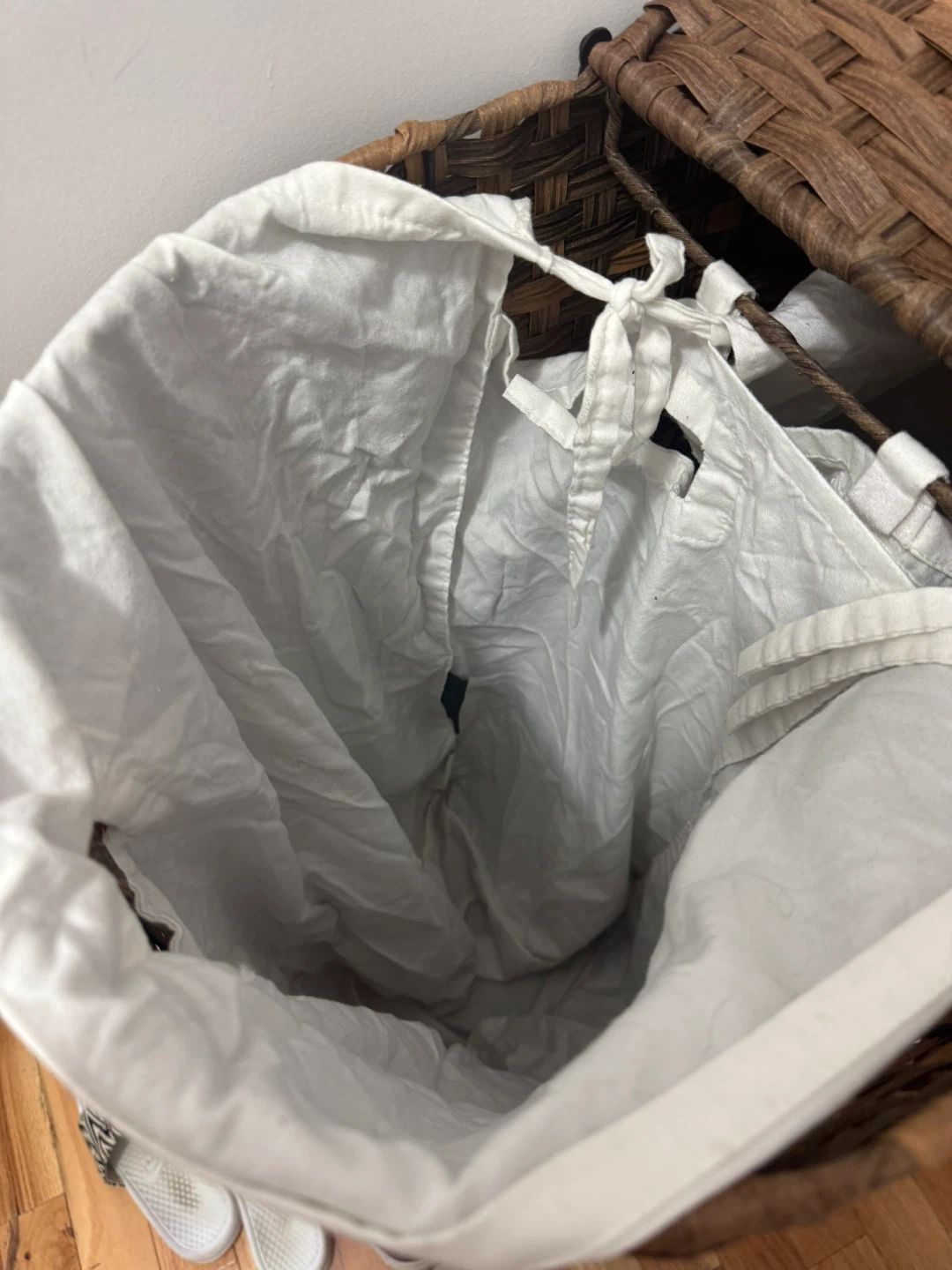 Woven Wicker Basket Hamper with Liner - photo 2
