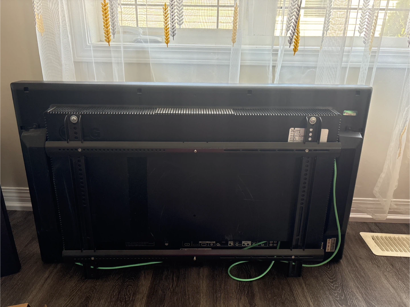 LG Flatron M4716S 47" LCD Monitor with Wall Mount - photo 2