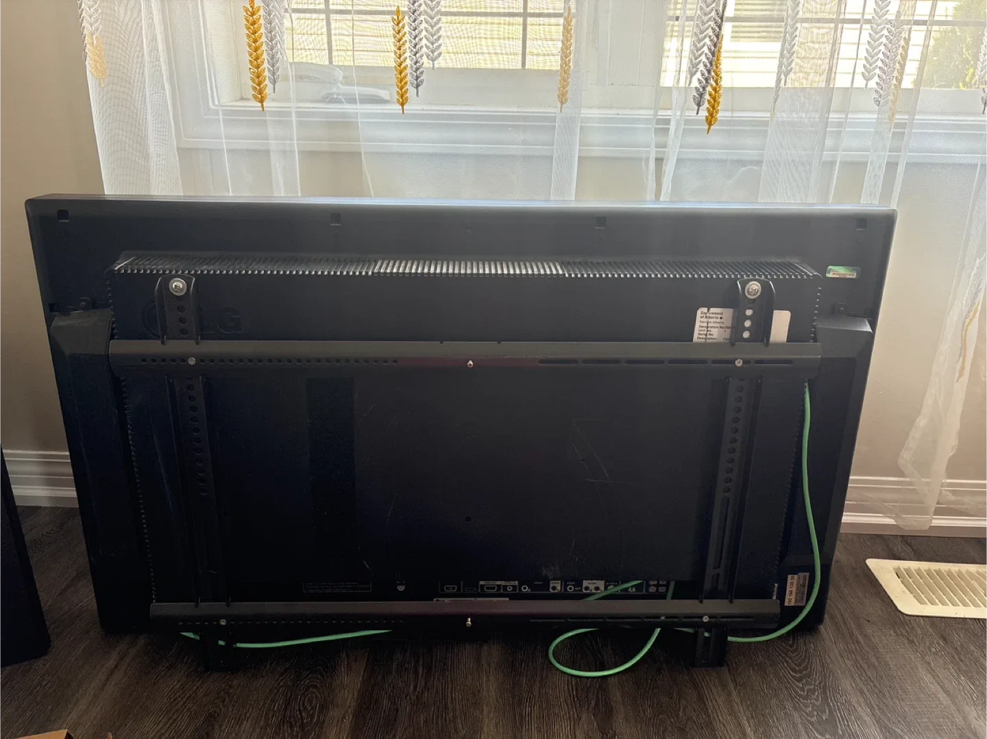 LG Flatron M4716S 47" LCD Monitor with Wall Mount image indicator(2)