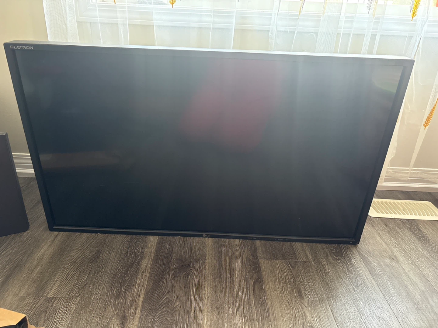 LG Flatron M4716S 47" LCD Monitor with Wall Mount - photo 3