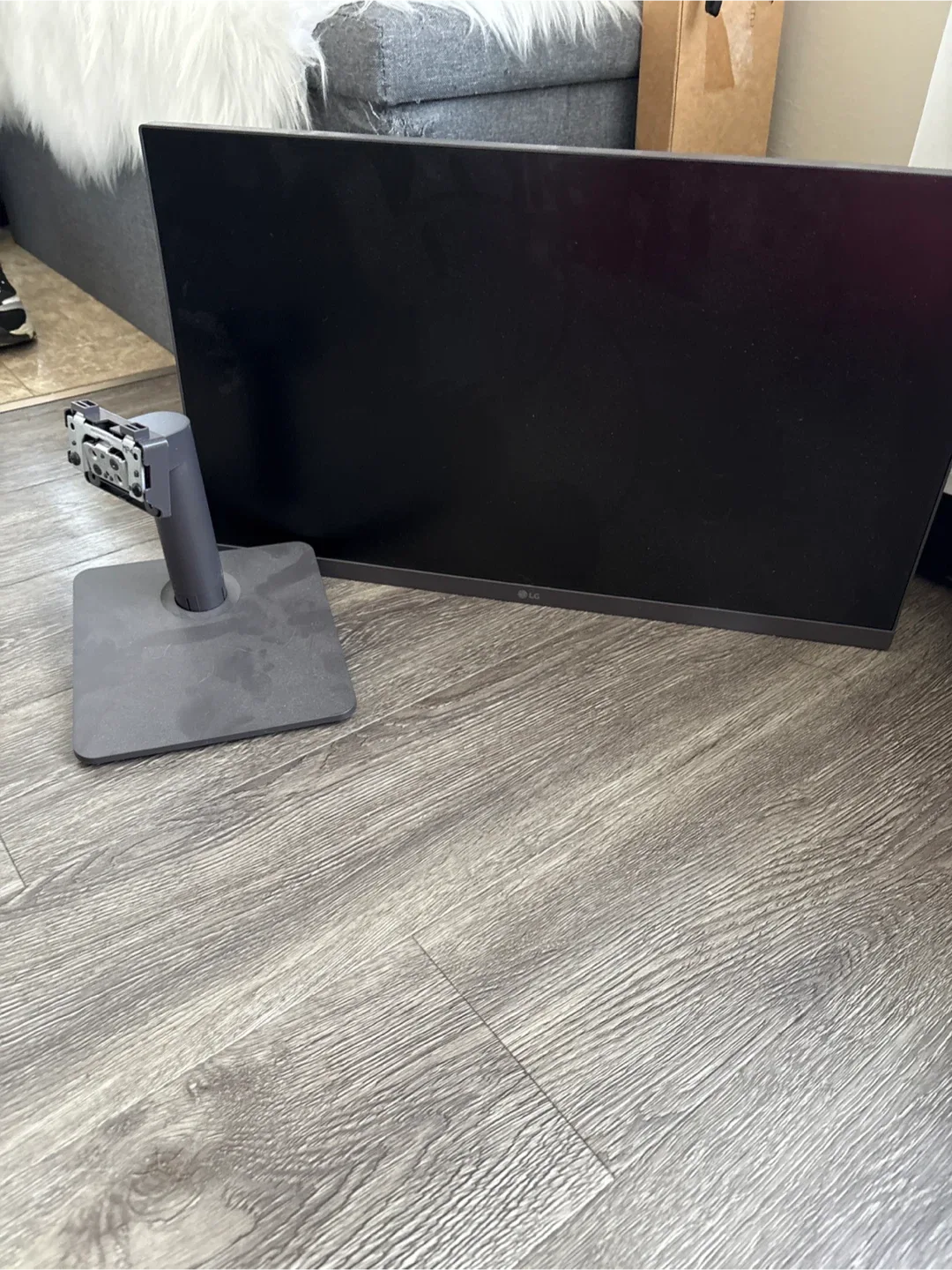 LG Monitor with Stand image indicator(2)