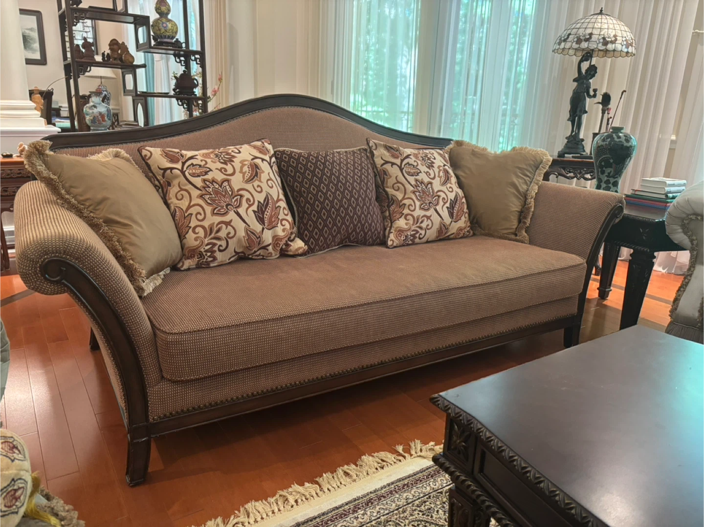 Comfortable Sofa for 3 seats with cushions