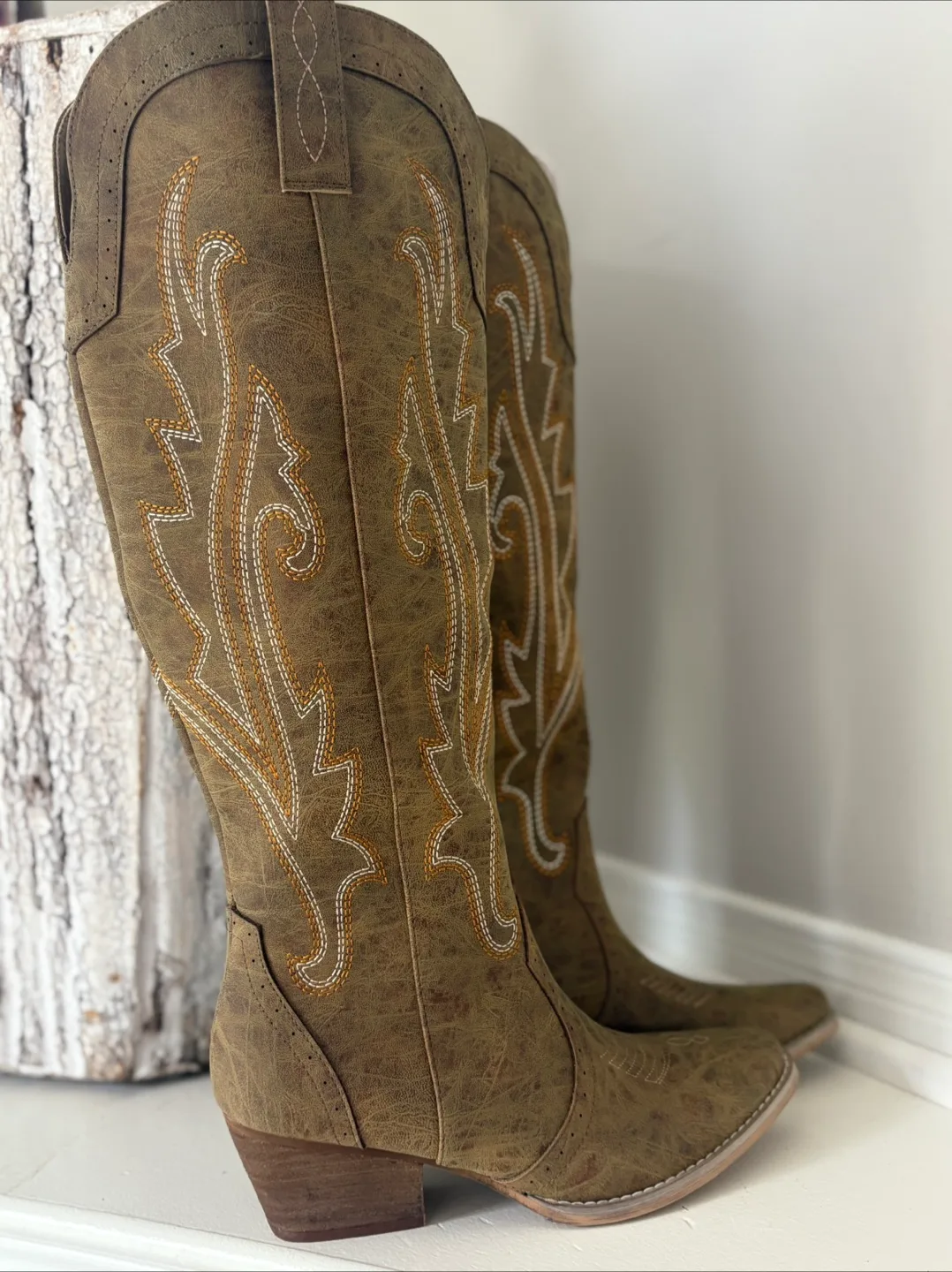 Brown Embroidered Cowboy Boots - Size 8.5 image indicator(6)