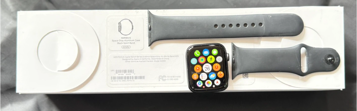 Apple Watch Series 5, 44mm Space Gray
