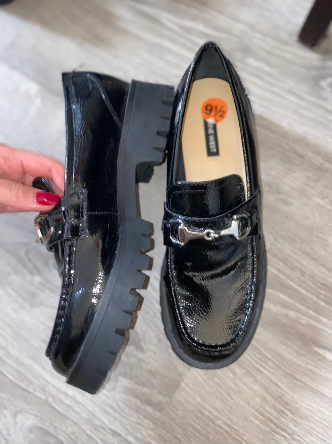 Nine West Black Patent Leather Loafers - Size 9.5 image indicator(2)