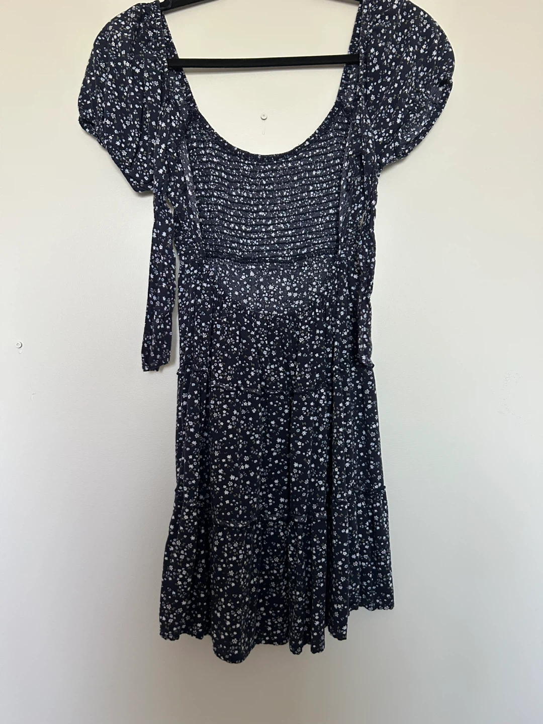 Hollister S mini dresses - $20 each or $50 for all 3 - photo 2
