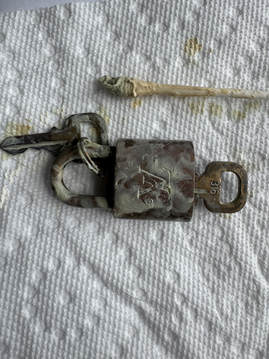 Louis Vuitton Padlock with Keys - photo 2