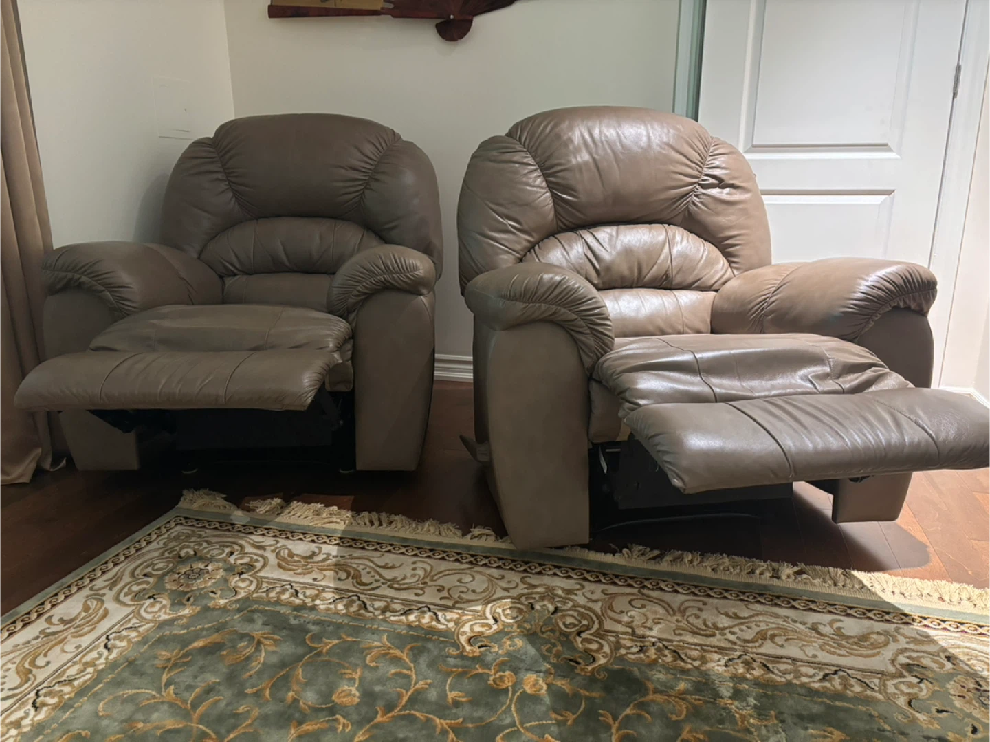 Leather sofa and chairs set - photo 3