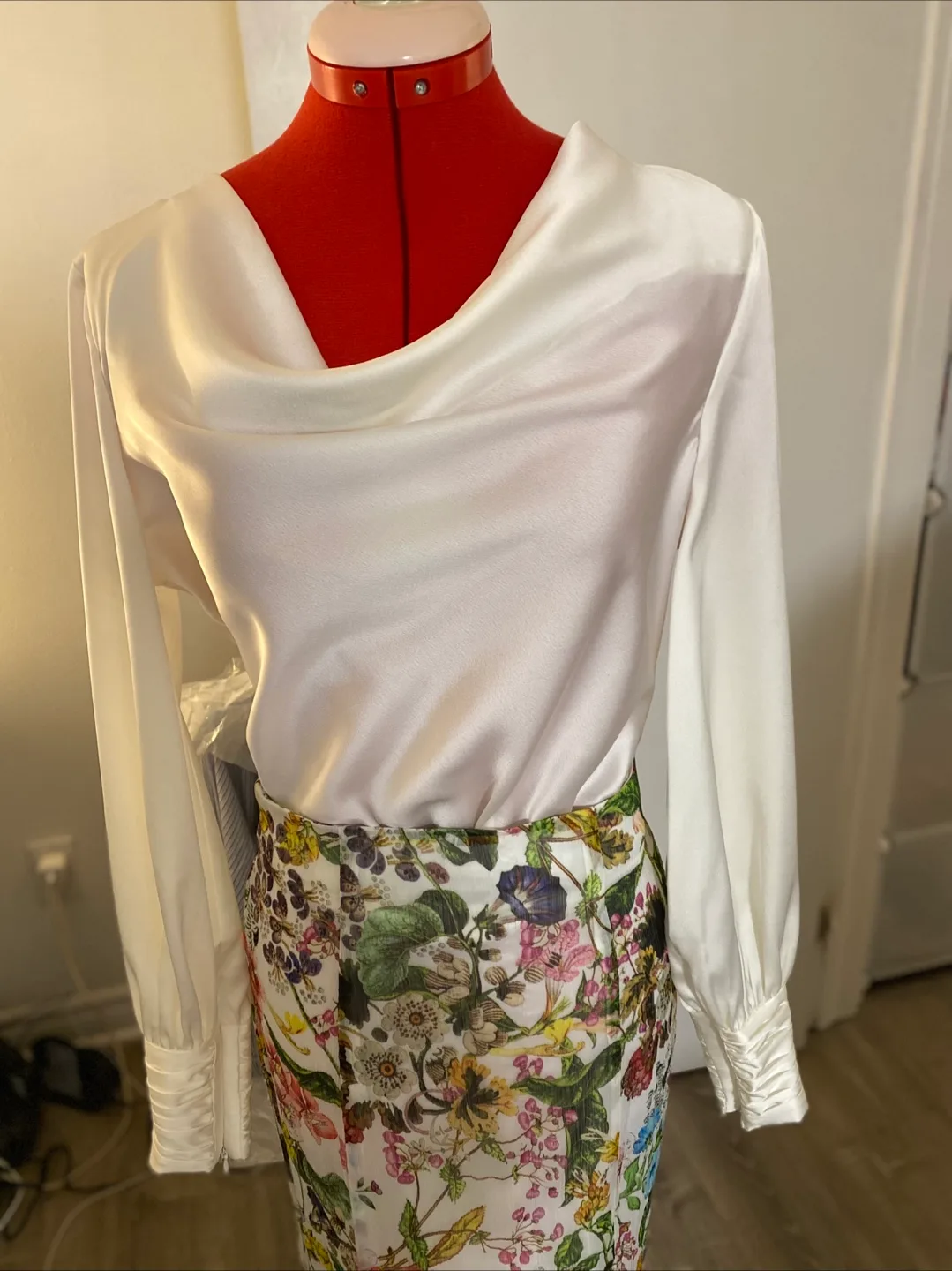 Marciano by Guess White Blouse - Size US 6 thumbnail