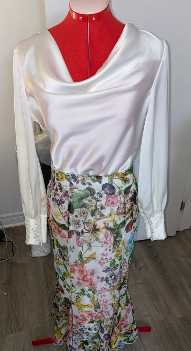 Marciano by Guess White Blouse - Size US 6 image indicator(4)