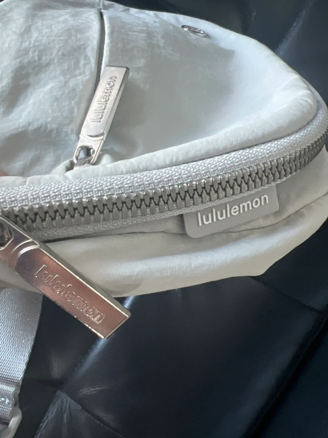 Lululemon Everywhere Belt Bag Light Gray image indicator(4)
