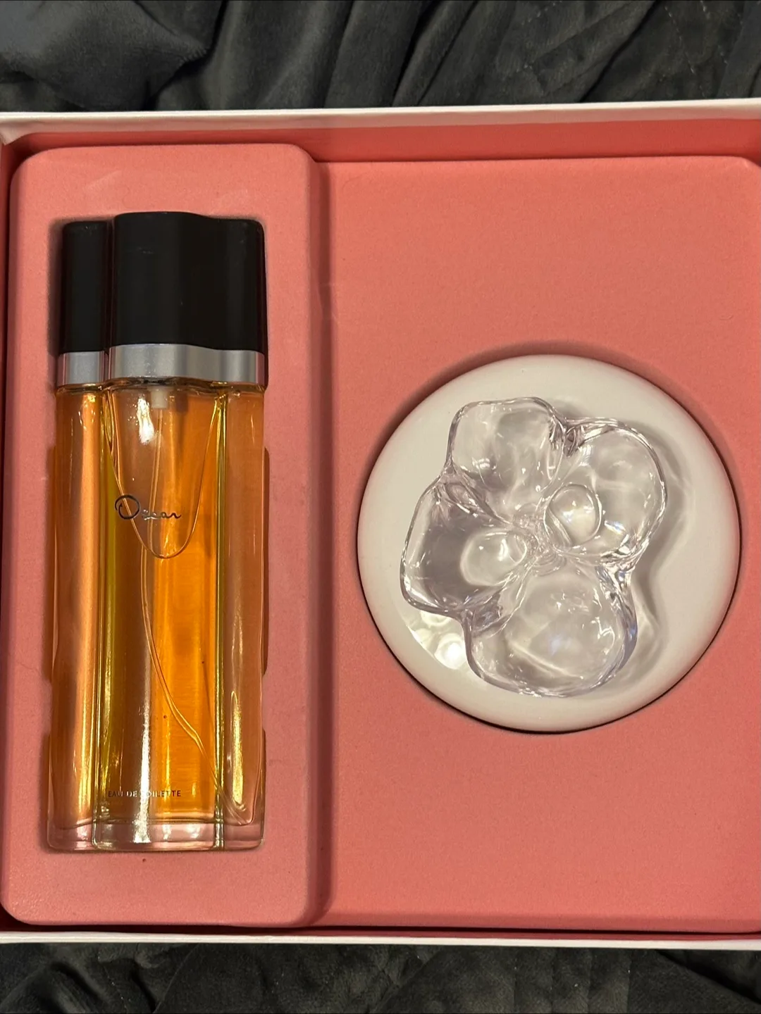 Oscar de la Renta Perfume & Dusting Powder Set thumbnail