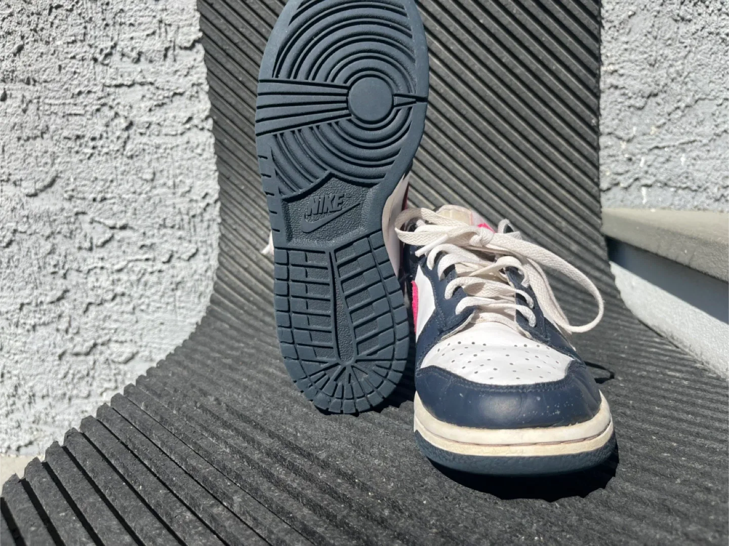 Nike Dunk Low White/Navy/Pink size 5.5y image indicator(5)