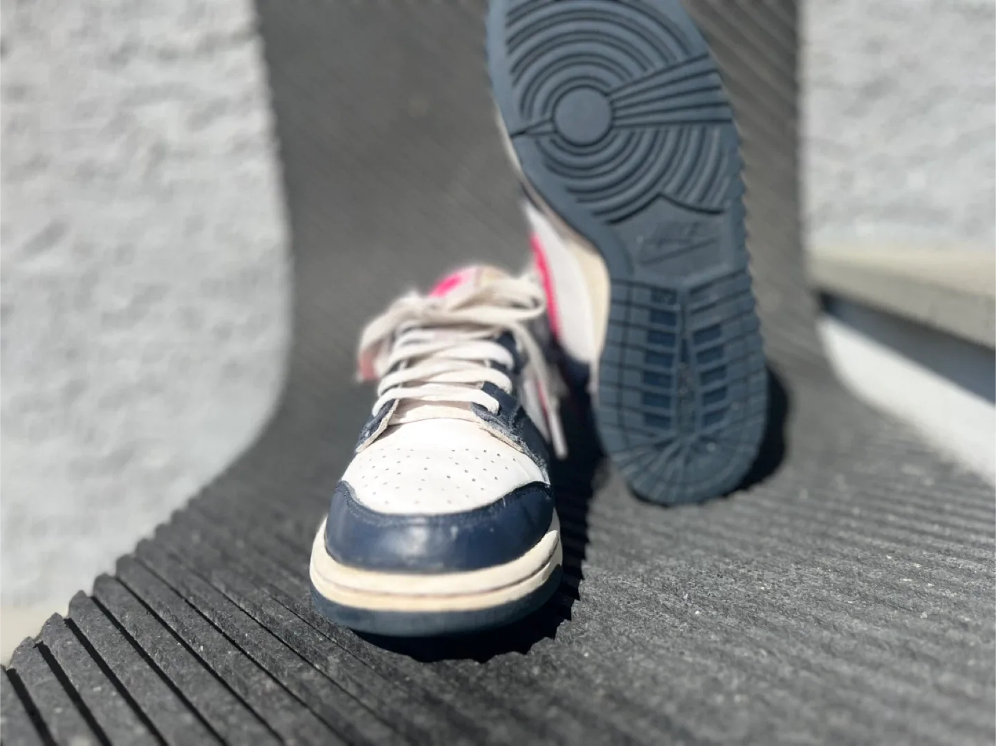 Nike Dunk Low White/Navy/Pink size 5.5y image indicator(6)