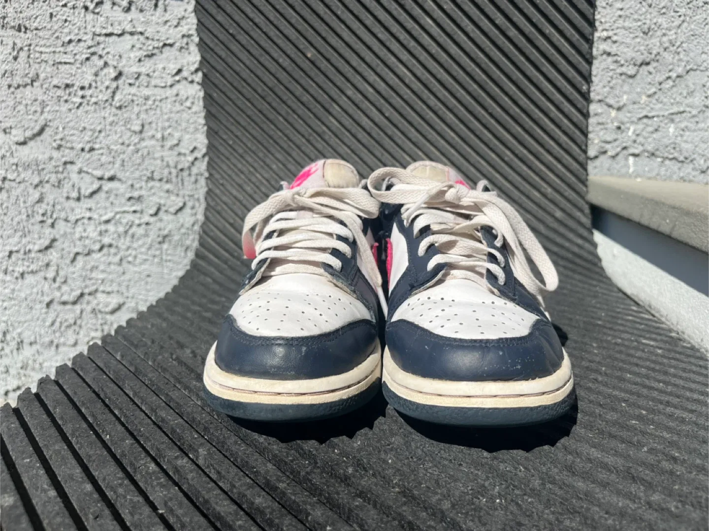 Nike Dunk Low White/Navy/Pink size 5.5y image indicator(4)