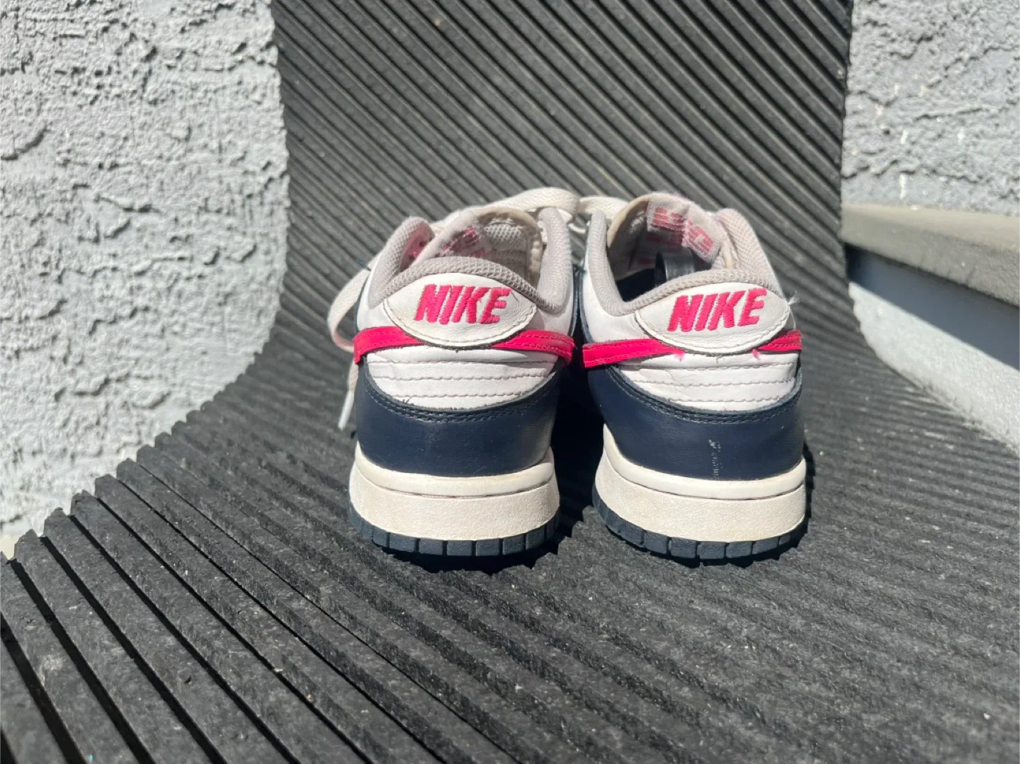 Nike Dunk Low White/Navy/Pink size 5.5y image indicator(2)