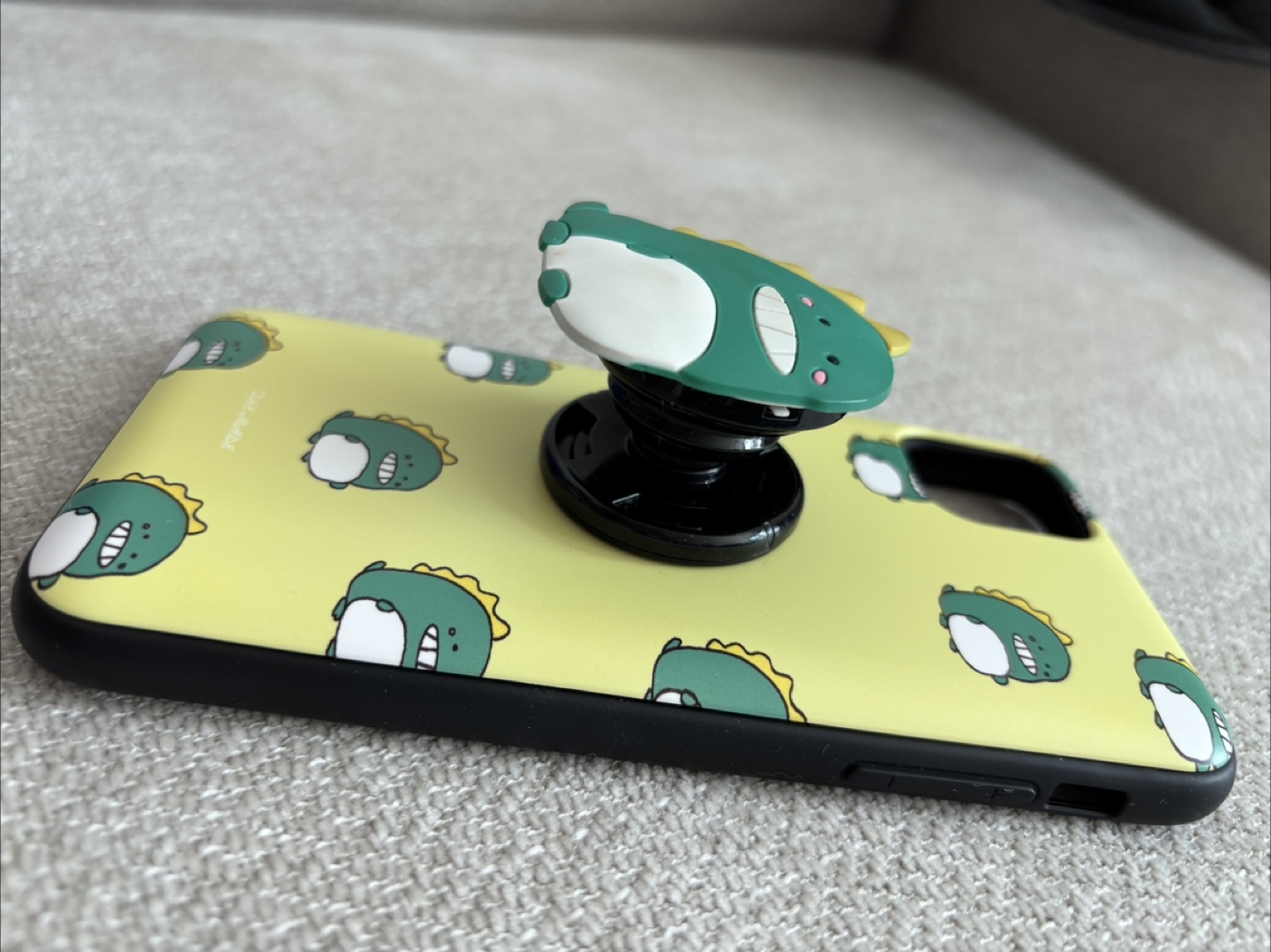 Free Dino iPhone 11 Case - photo 2