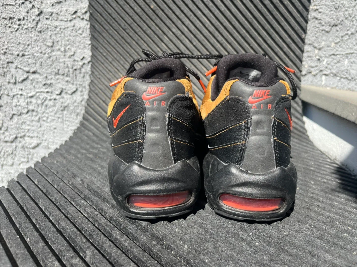 Nike Air Max 95 Black/Gold size 7 image indicator(4)