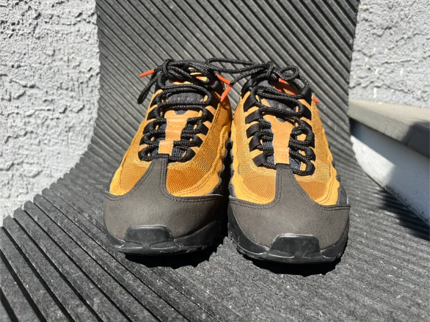 Nike Air Max 95 Black/Gold size 7 image indicator(2)