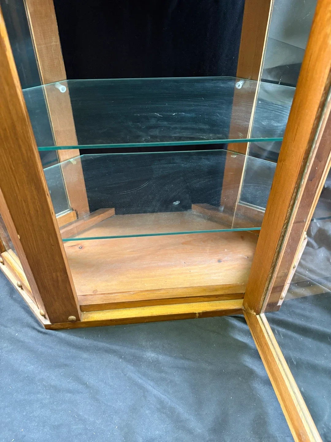 Wooden Display Cabinet image indicator(4)