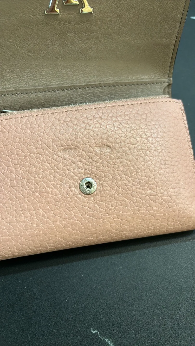 Louis Vuitton Capucines Compact XS Wallet image indicator(3)