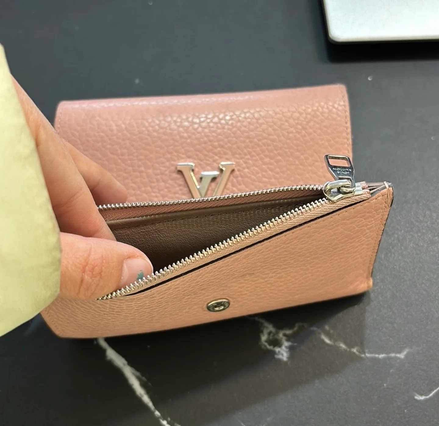 Louis Vuitton Capucines Compact XS Wallet image indicator(5)