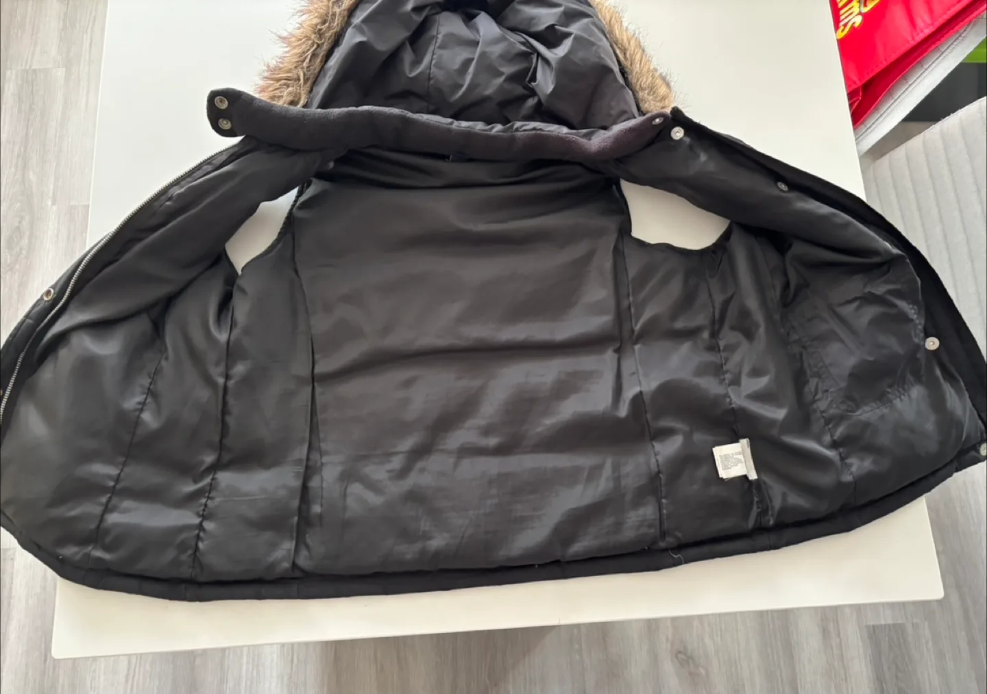 Ladies GAP Black Puffer Vest - size L image indicator(5)