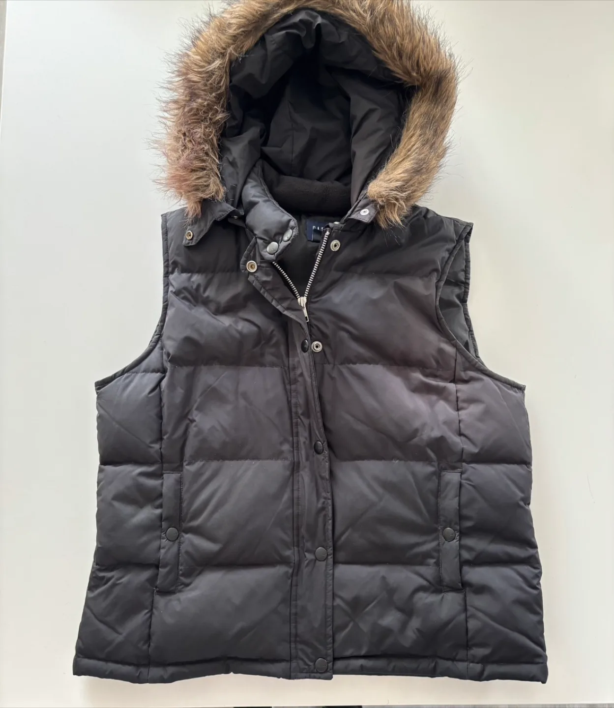 Ladies GAP Black Puffer Vest - size L image indicator(2)