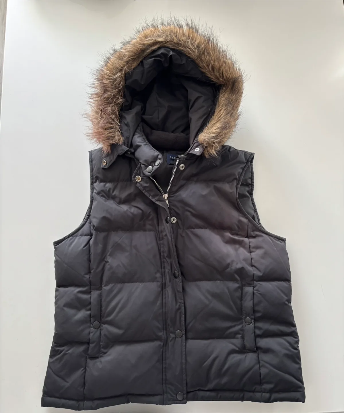 Ladies GAP Black Puffer Vest - size L thumbnail