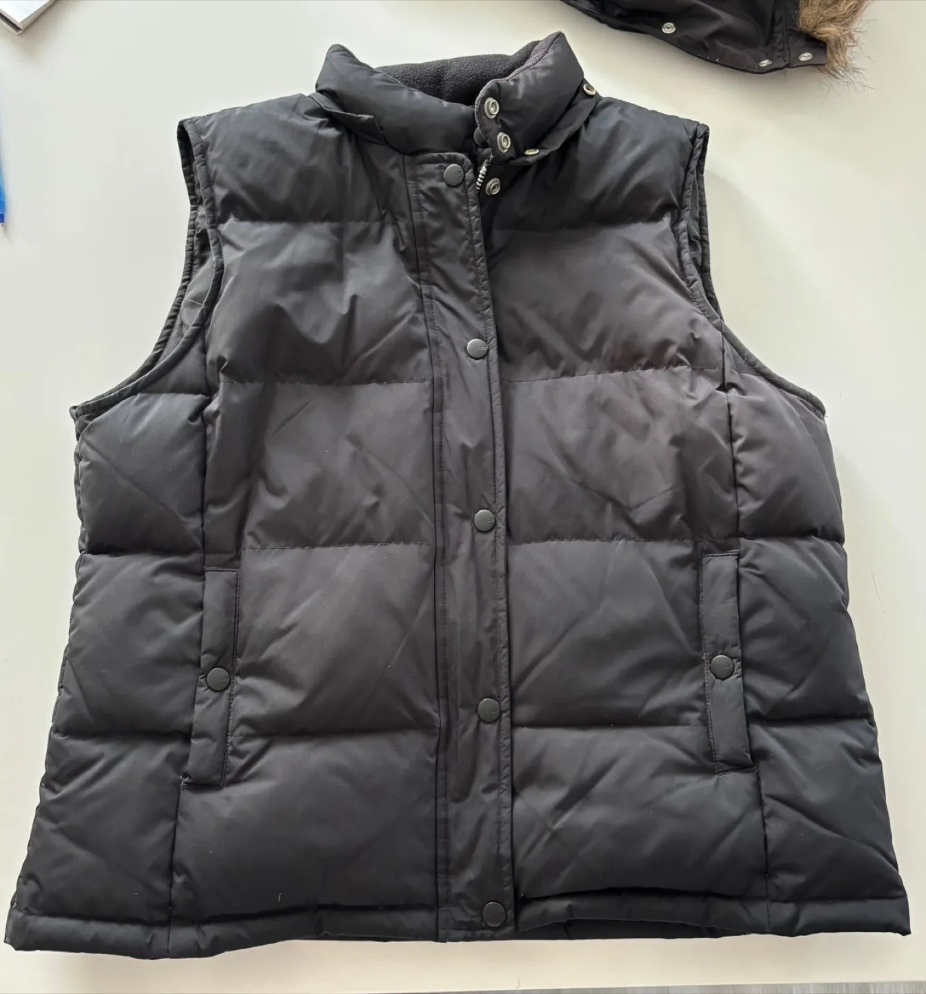 Ladies GAP Black Puffer Vest - size L image indicator(8)