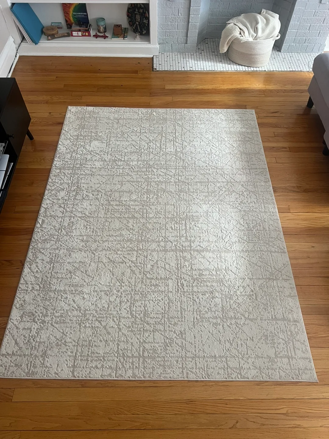 Area Rug 5'3" x 7' thumbnail