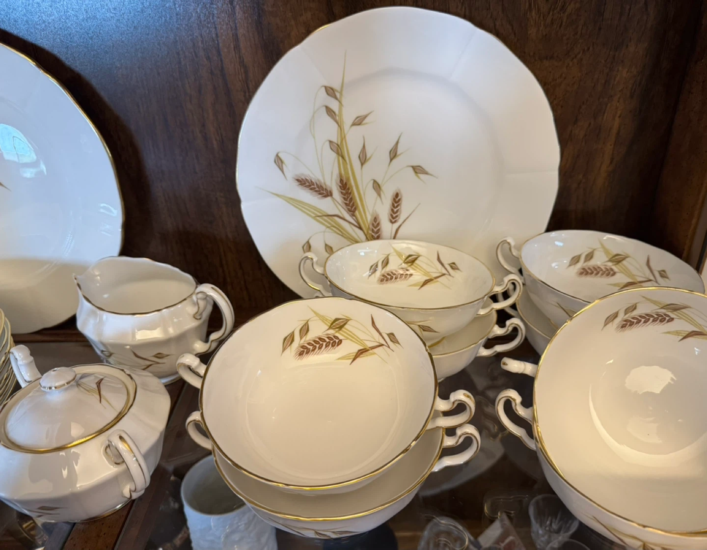 73 piece set of Northumbria Golden Horizon Fine Bone China Set - photo 3