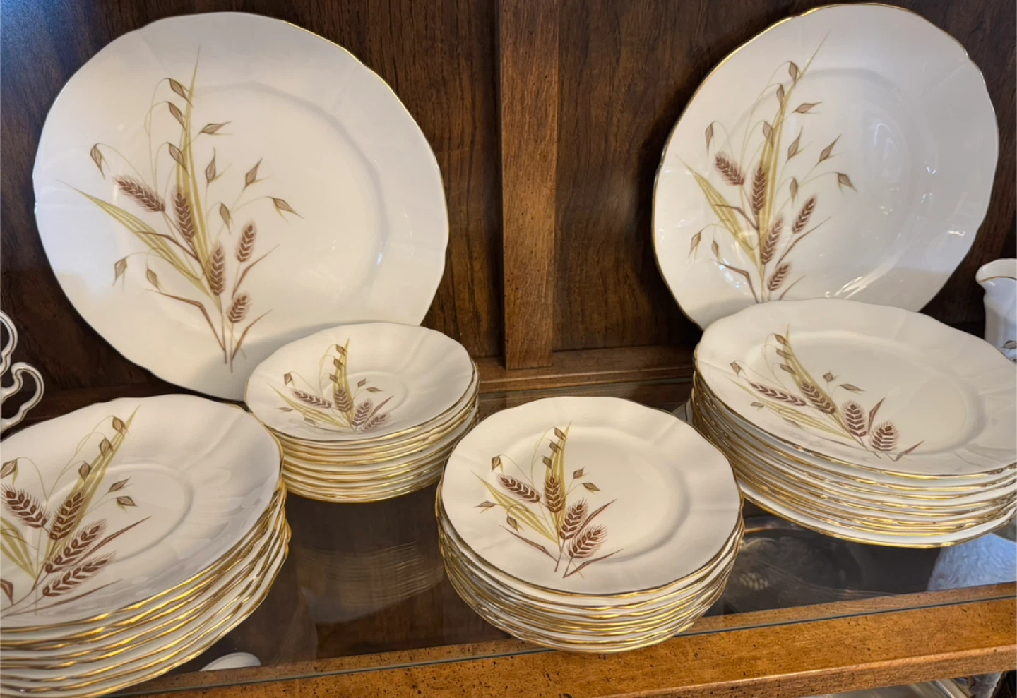 73 piece set of Northumbria Golden Horizon Fine Bone China Set - photo 4