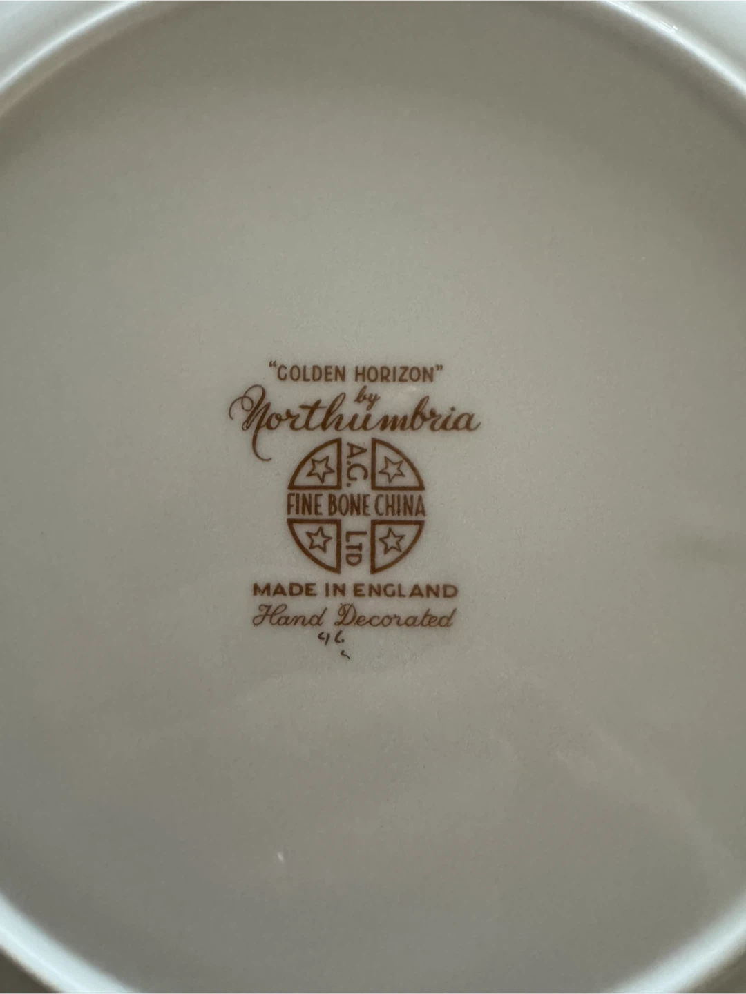 73 piece set of Northumbria Golden Horizon Fine Bone China Set - photo 5