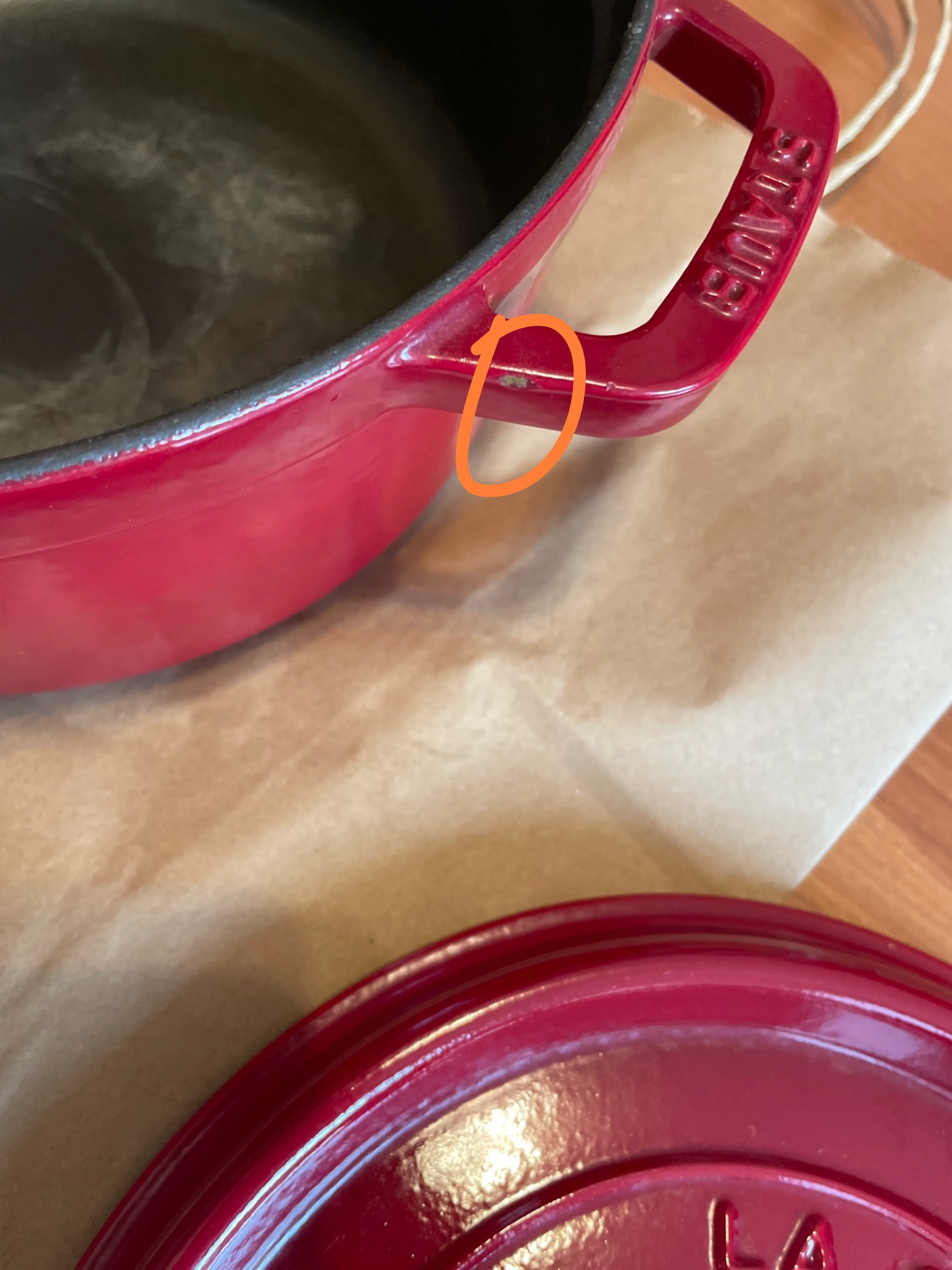 Staub 3.75 L Cast Iron Round Cocotte - Bordeaux image indicator(3)