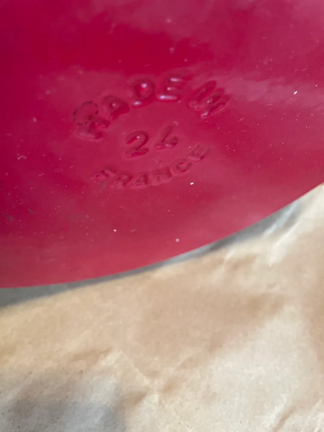 Staub 3.75 L Cast Iron Round Cocotte - Bordeaux image indicator(4)