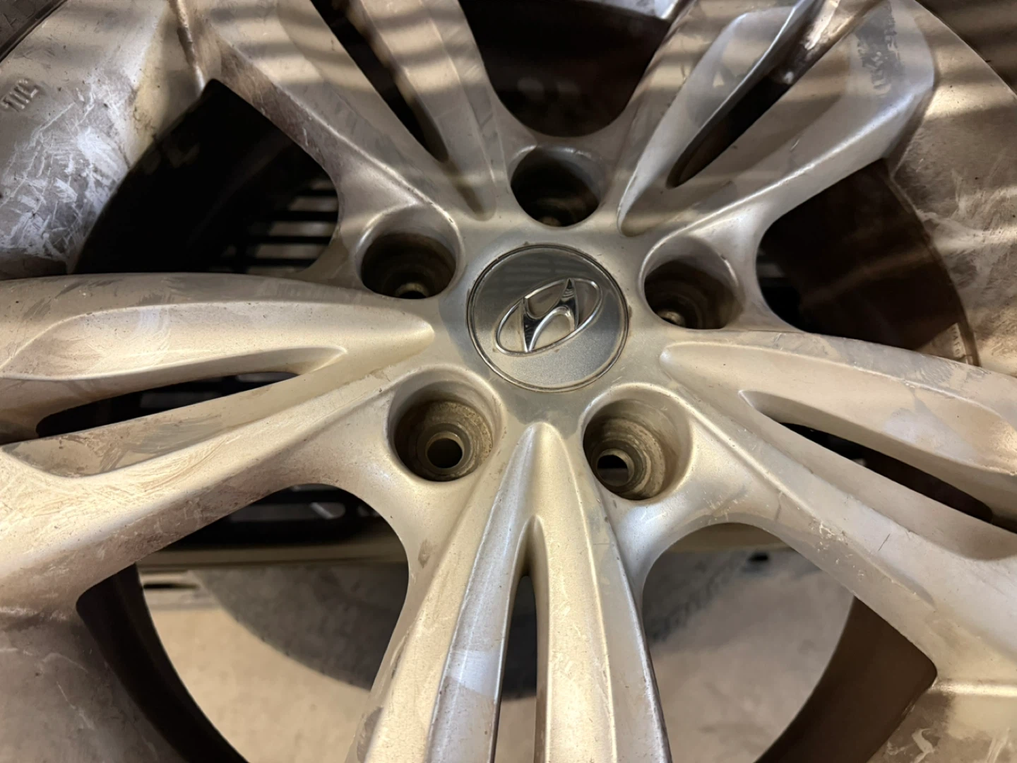 Hyundai Rims & Tires - 205/60R16 - photo 2