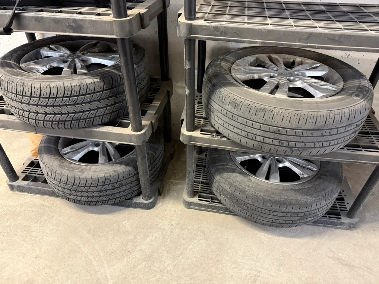 Hyundai Rims & Tires - 205/60R16