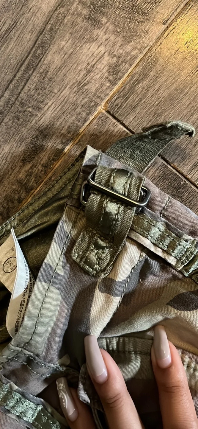 Abercrombie & Fitch Camo Cargo Pants - Size 28 image indicator(3)