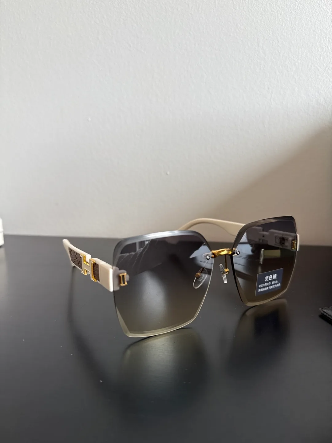 Sunglasses with Case image indicator(2)