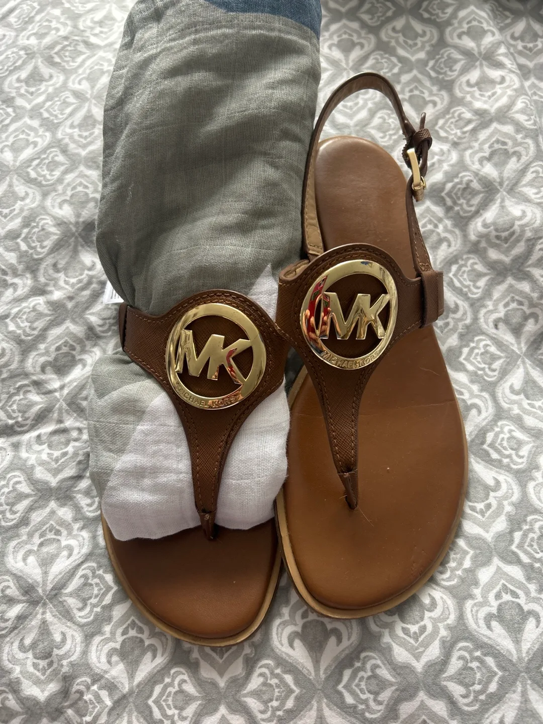 37 MICHAEL KORS Aubrey Charm Thong Sandals thumbnail
