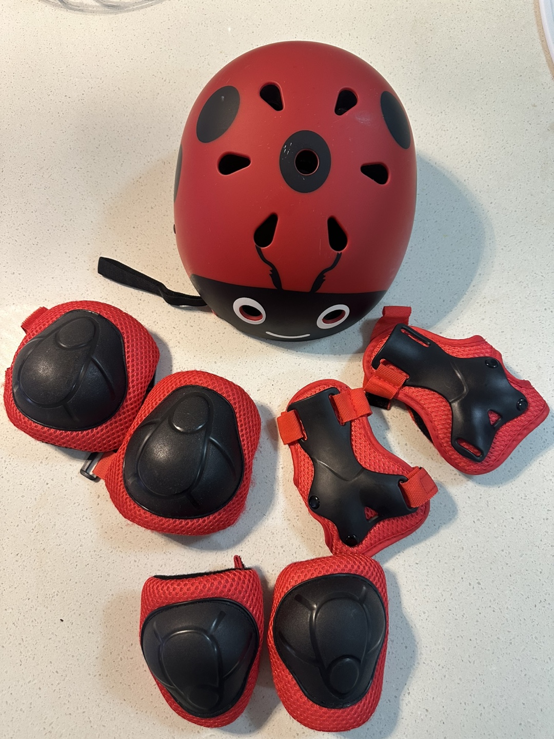 Kids Ladybug Helmet & Pad Set