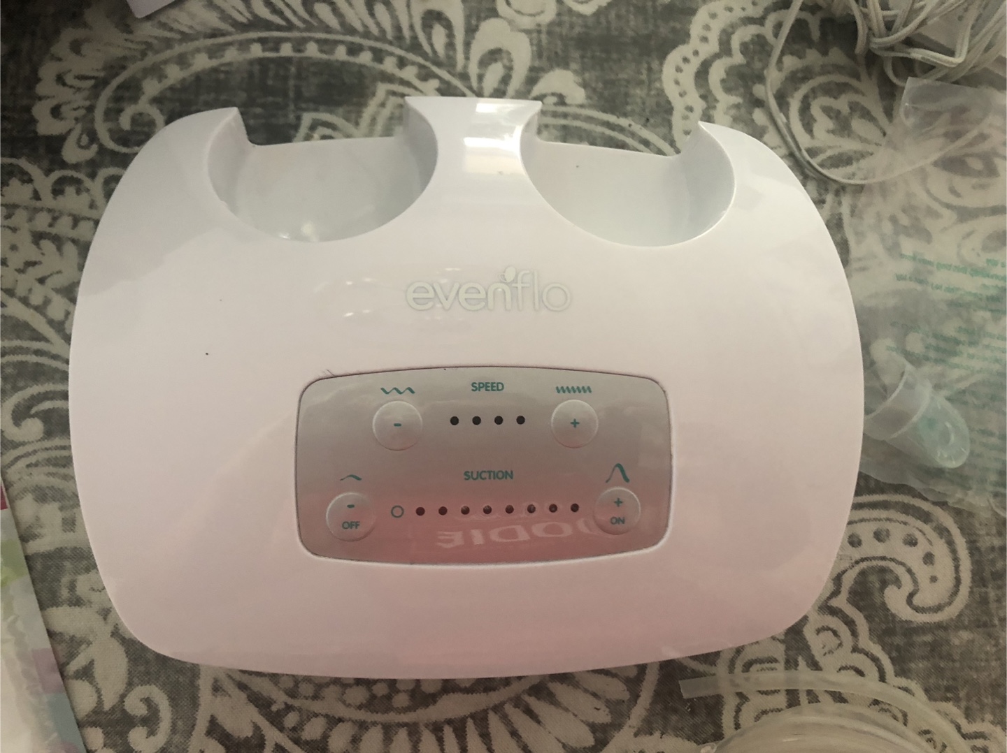 Evenflo Breast Pump with Accessories & Bag - photo 2