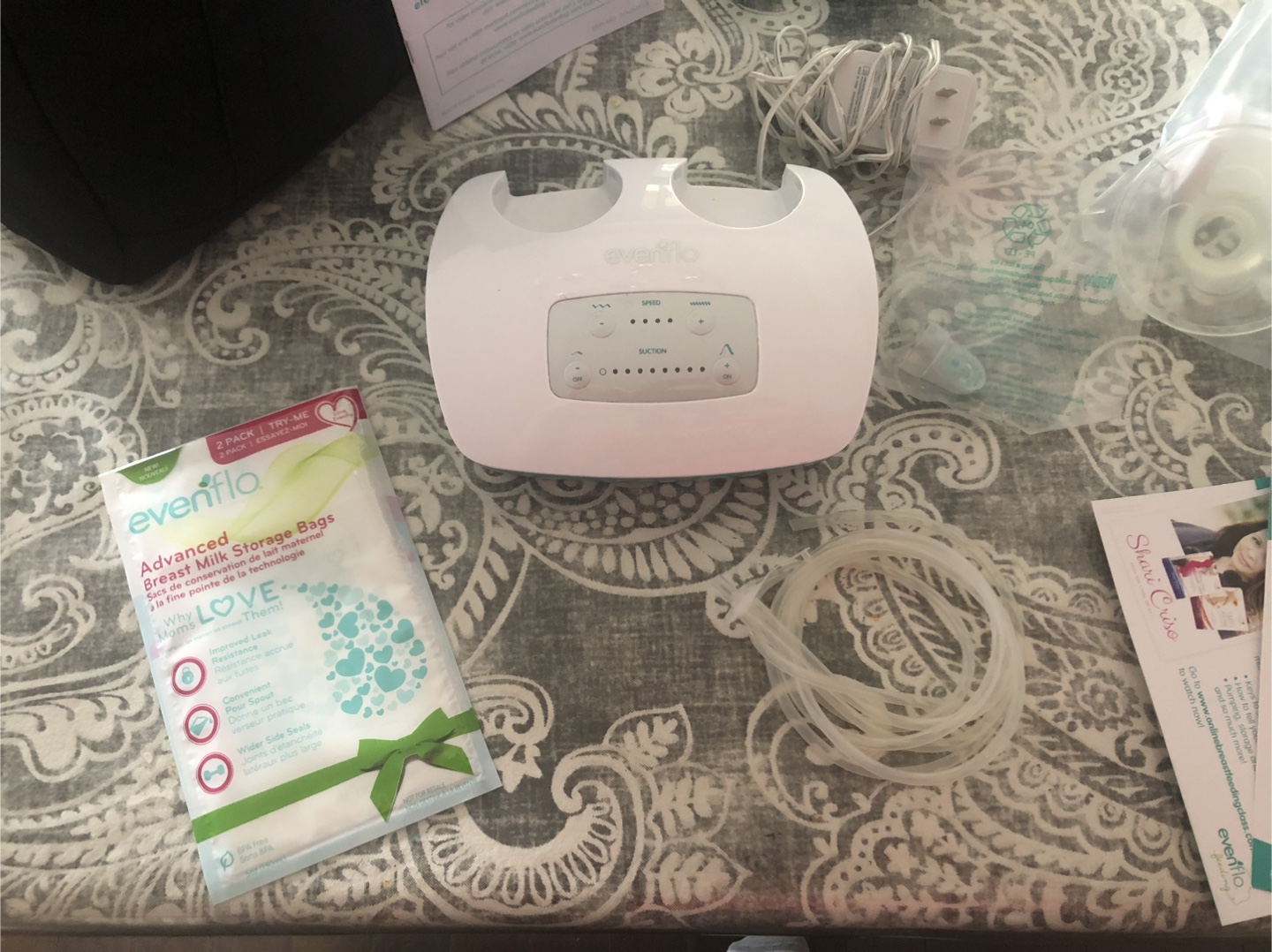 Evenflo Breast Pump with Accessories & Bag - photo 3